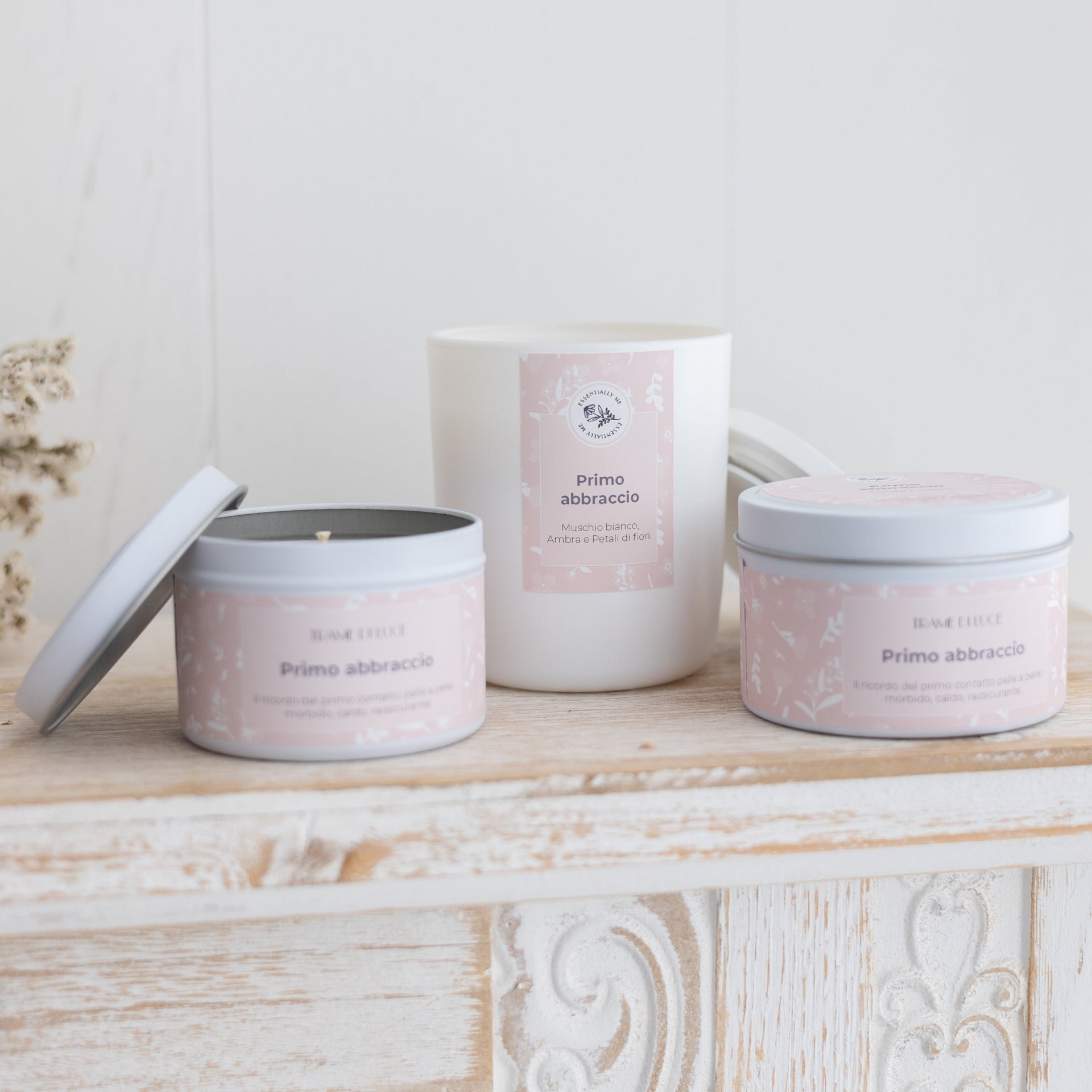 Primo abbraccio | Petali di fiori, muschio bianco, ambra