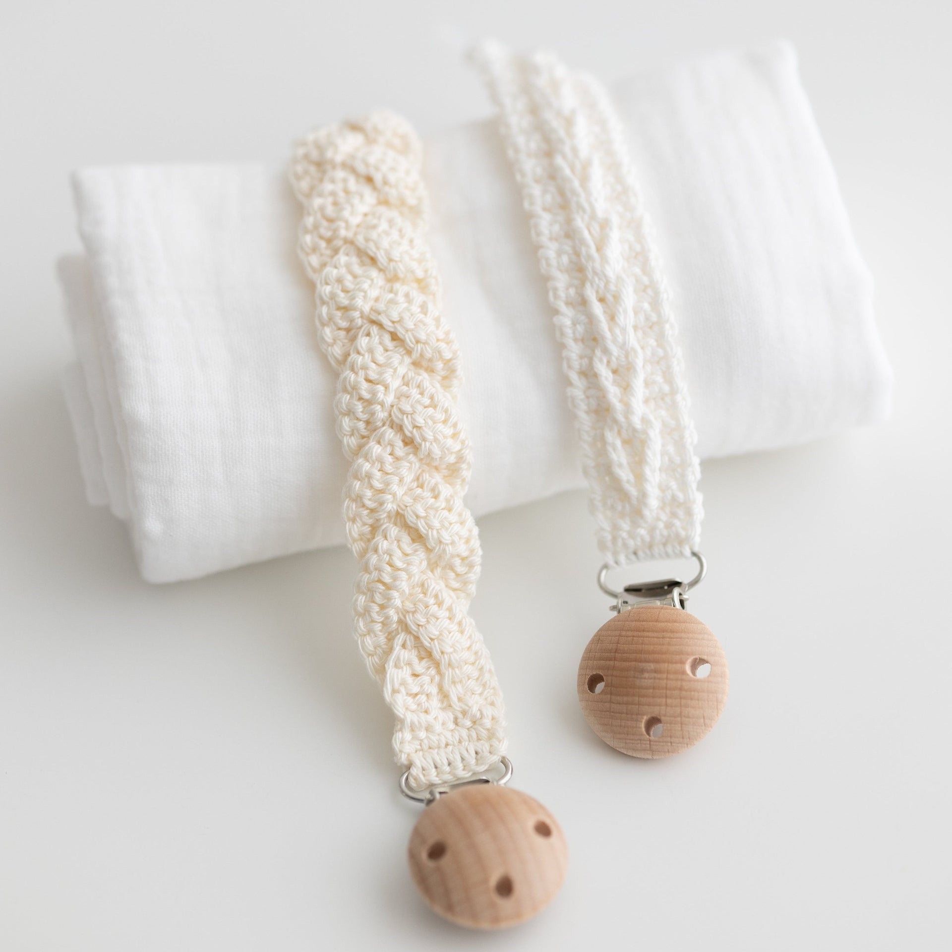 catenelle portaciuccio fatte a mano a uncinetto modello intrecciati