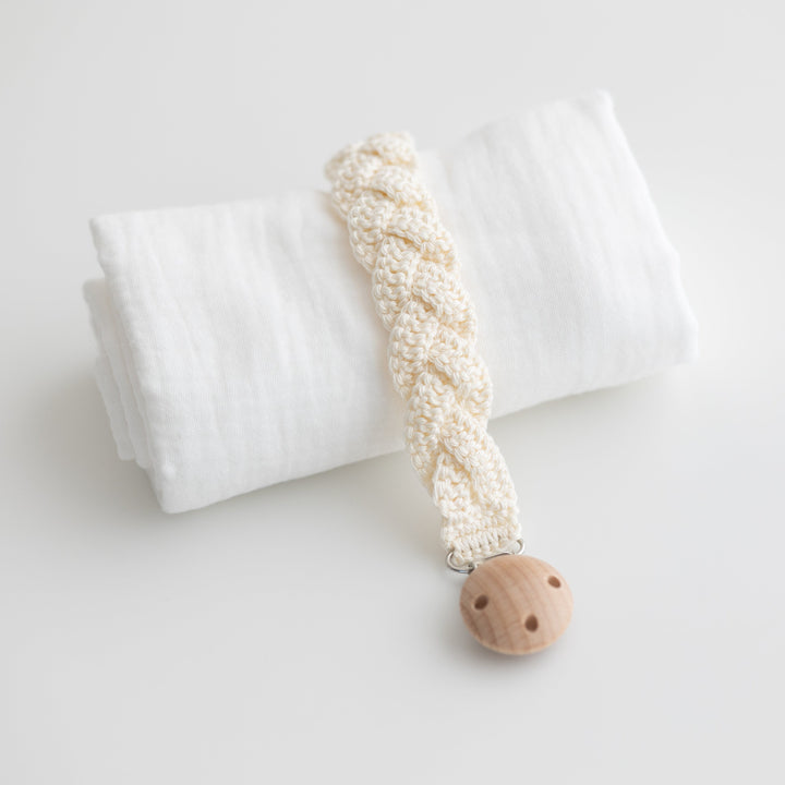 catenella portaciuccio fatta a mano a uncinetto modello intrecciato