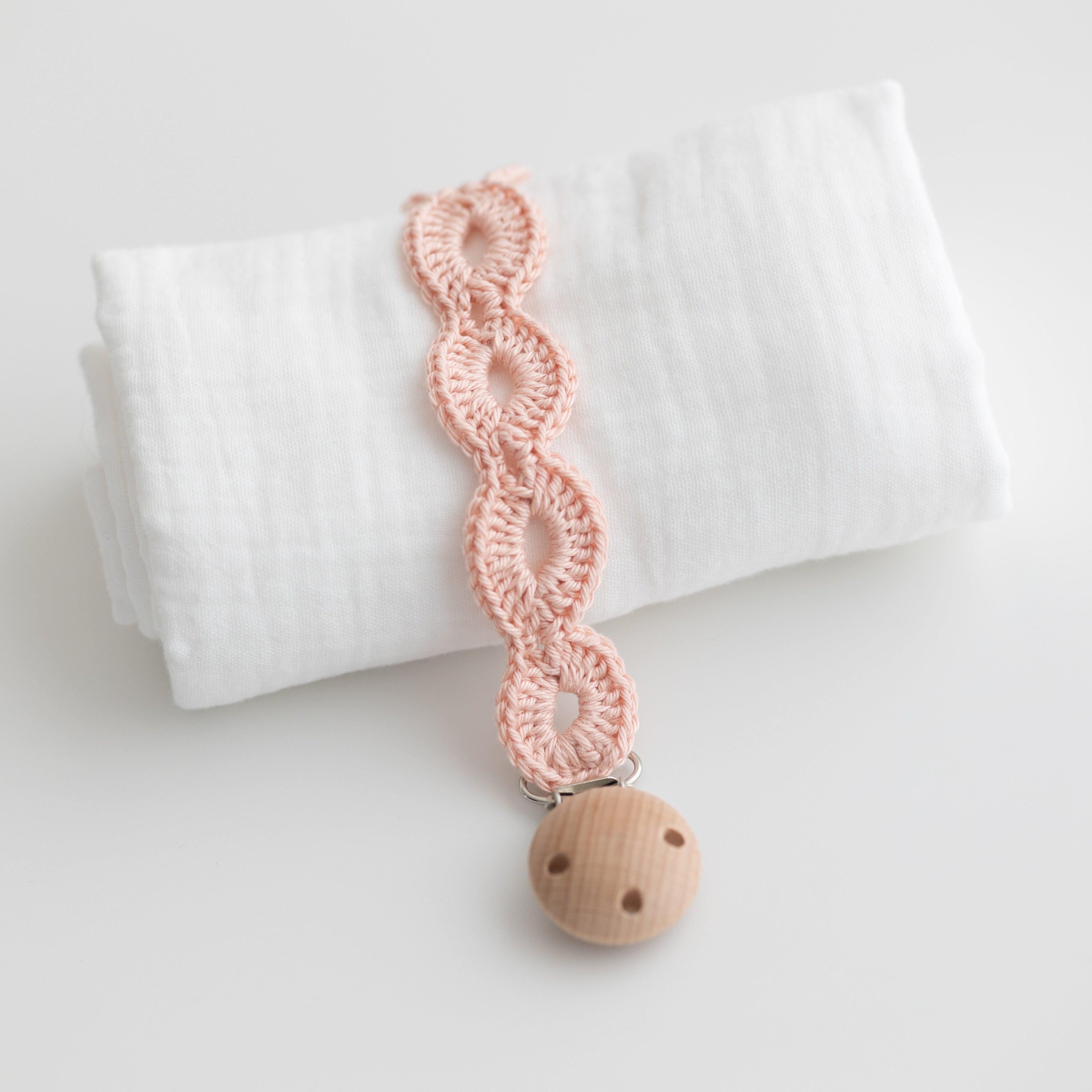 catenella portaciuccio fatta a mano a uncinetto modello ondine