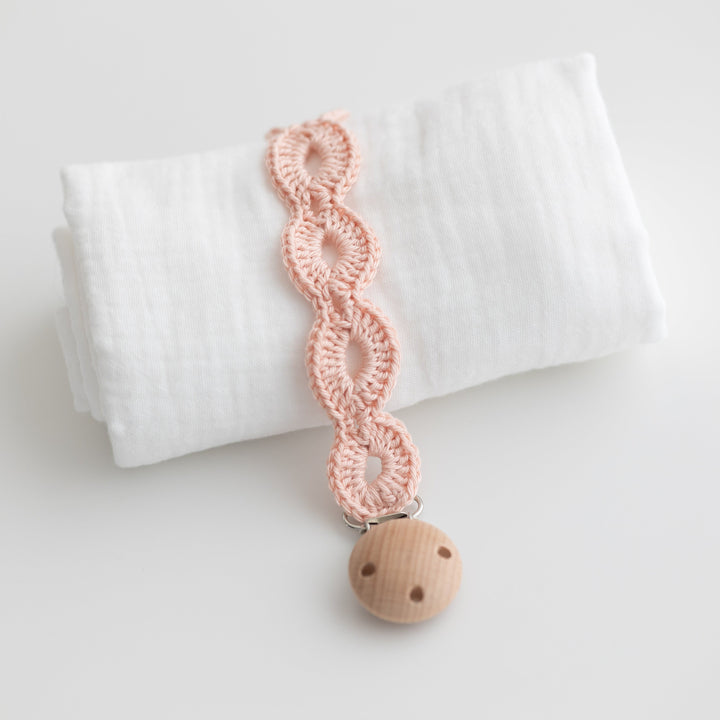 catenella portaciuccio fatta a mano a uncinetto modello ondine