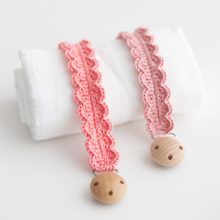 catenella portaciuccio fatte a mano a uncinetto modello a ondine 